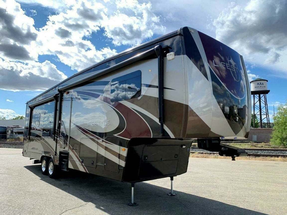 LIFESTYLE LSFW LUXURY RV FIFTH WHEEL TRAILER "MEGA SLIDE