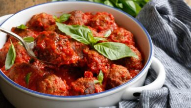 Smothered meatballs marinara