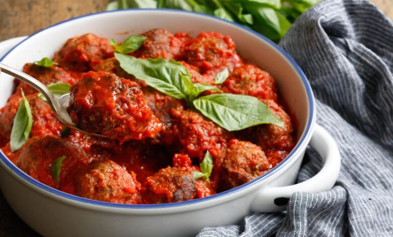 Smothered meatballs marinara