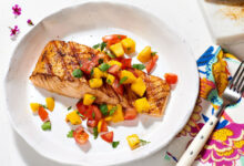 Grilled salmon with spicy mango salsa