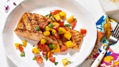 Grilled salmon with spicy mango salsa