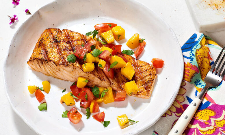 Grilled salmon with spicy mango salsa