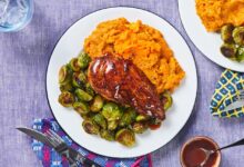 Saucy chicken and mashed sweet potatoes