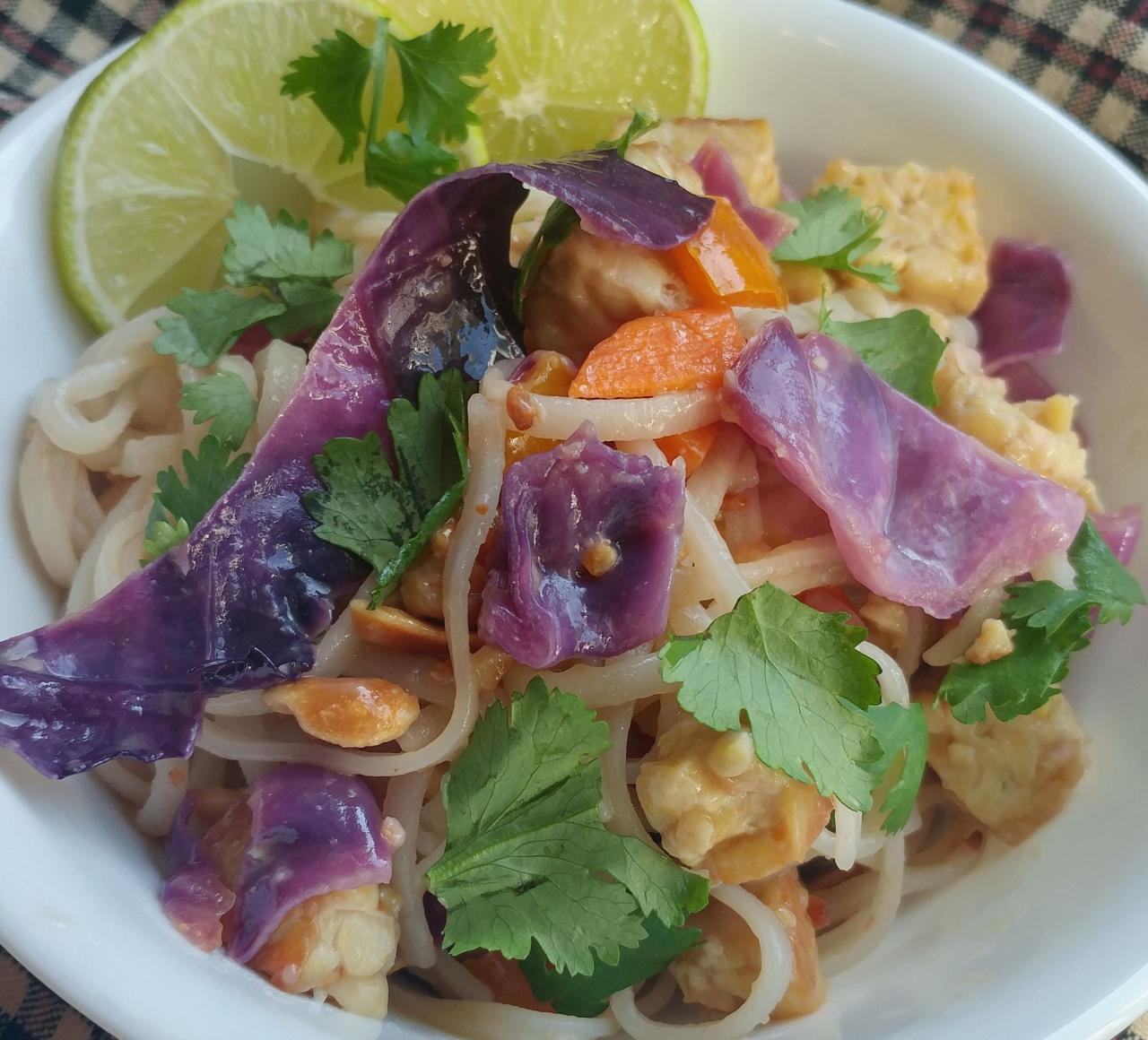 Tempeh pad thai with broccoli and corn