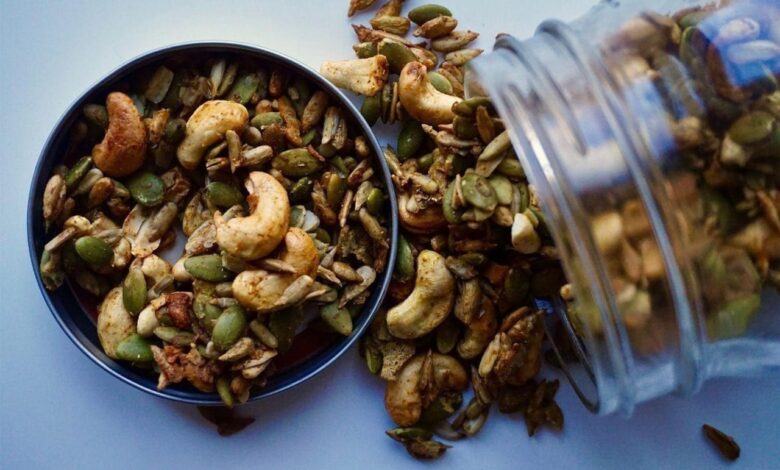 Spicy pumpkin seed cashew crunch