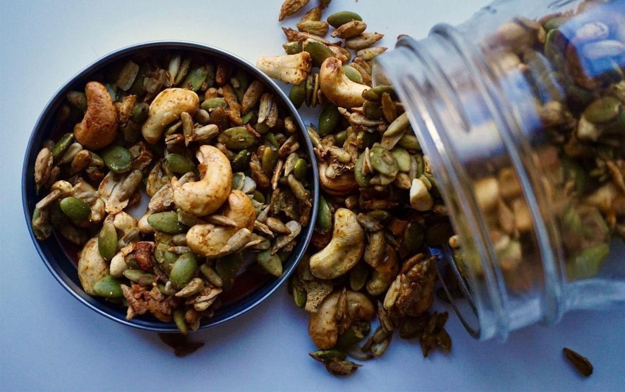 Spicy pumpkin seed cashew crunch