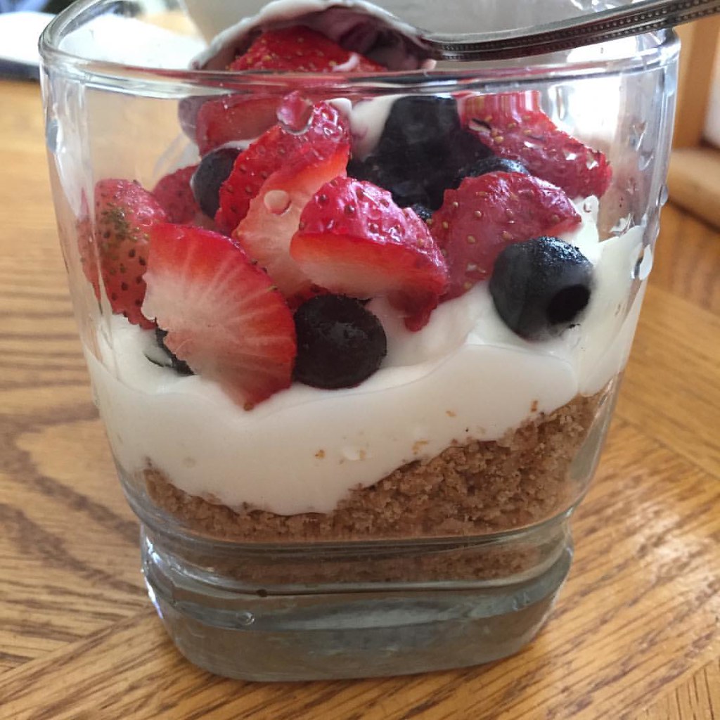 Blueberry almond oatmeal parfait