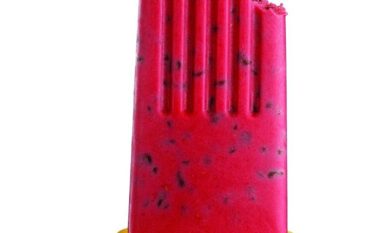 Raspberry frozen yogurt pops