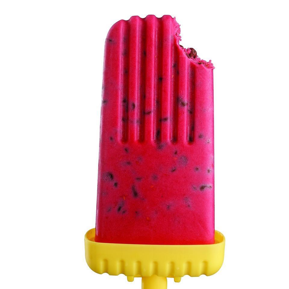 Raspberry frozen yogurt pops