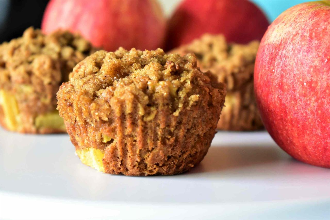 Apple pie oat muffins