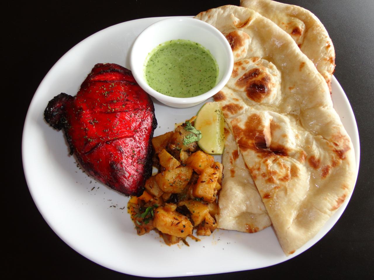 Chicken tandoori naan zzas