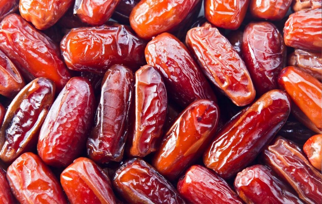 Dates do eat fruit