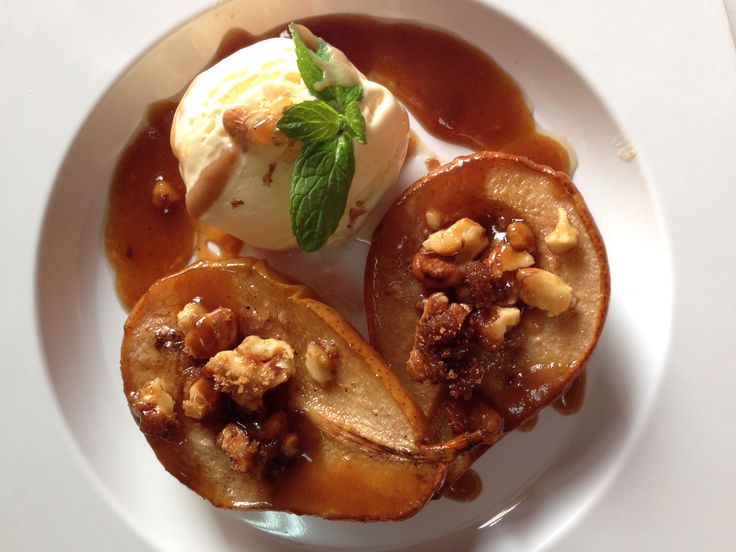 Baked pears with cinnamon honey