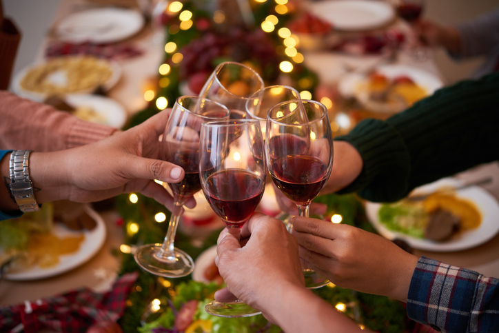 5 tips for staying social and drinking during the holidays