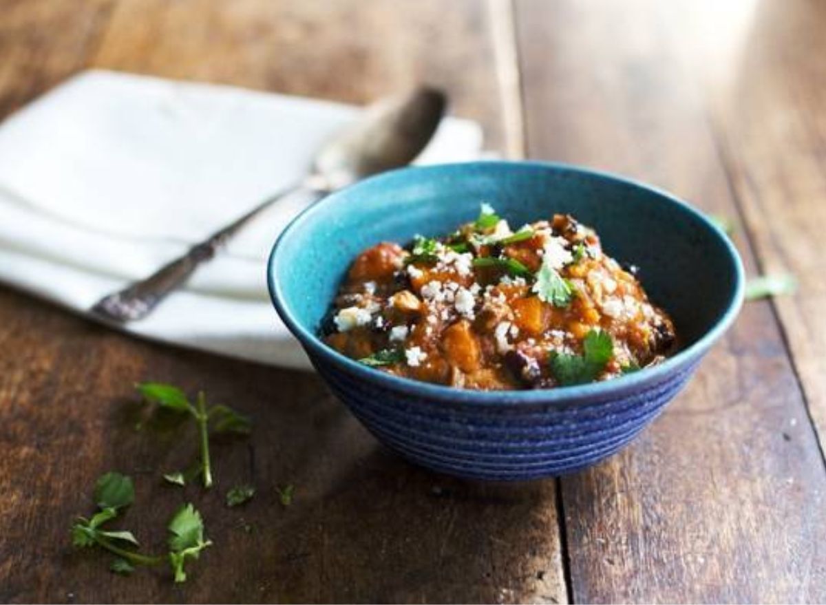 9 hearty chili recipes under 350 calories