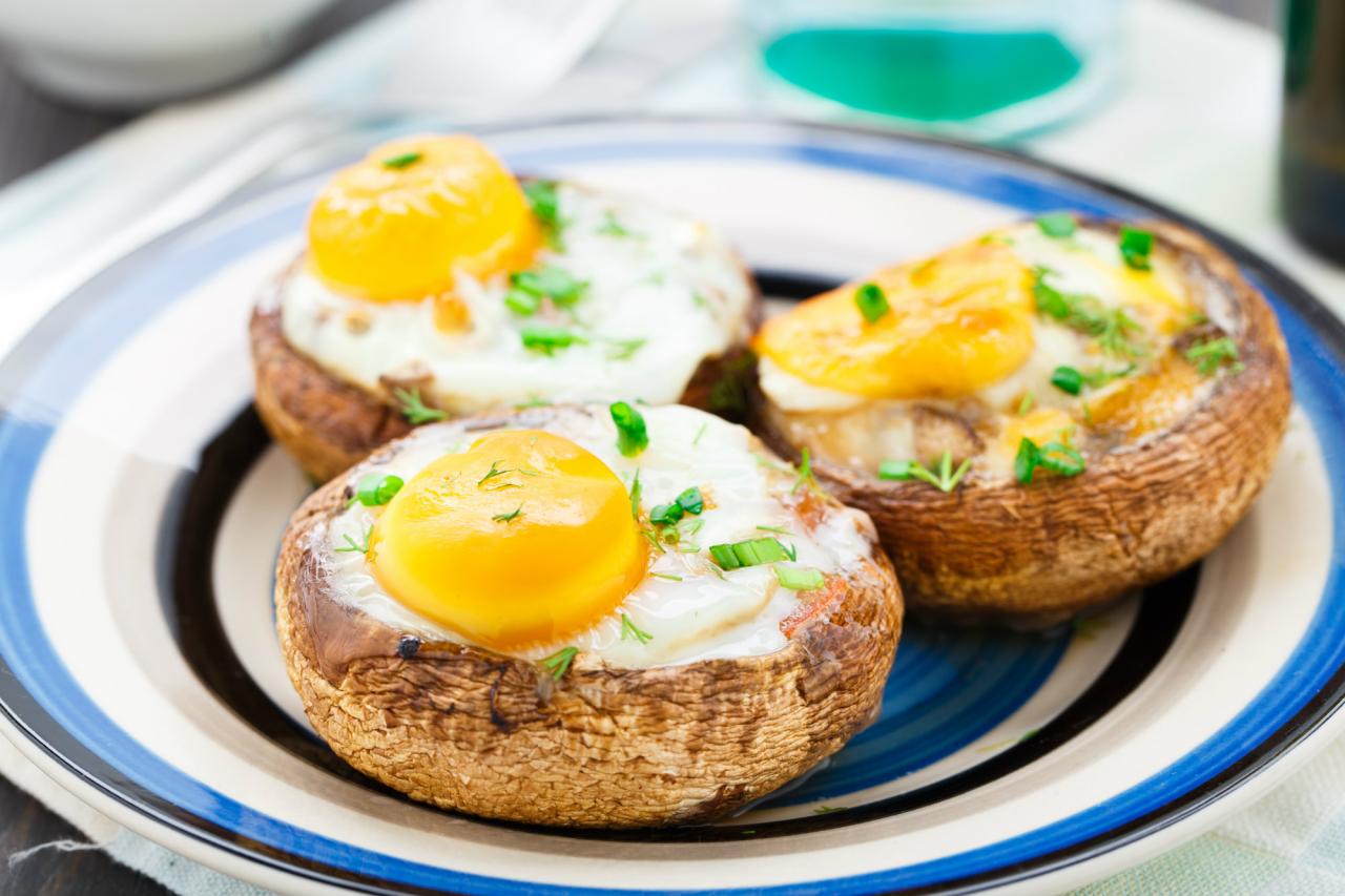 Portobello baked eggs with sun dried tomatoes