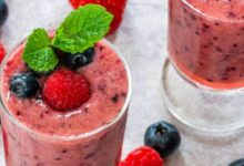 1 minute berry peanut butter smoothie for two