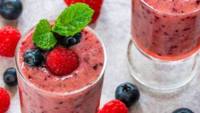 1 minute berry peanut butter smoothie for two