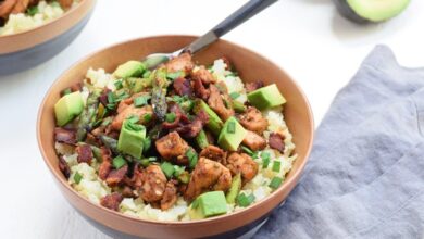 Cauliflower rice bowl with roasted carrot