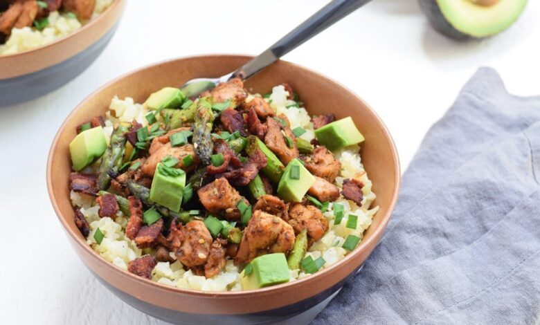 Cauliflower rice bowl with roasted carrot