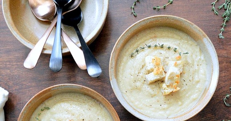 Roasted cauliflower oat soup with turmeric