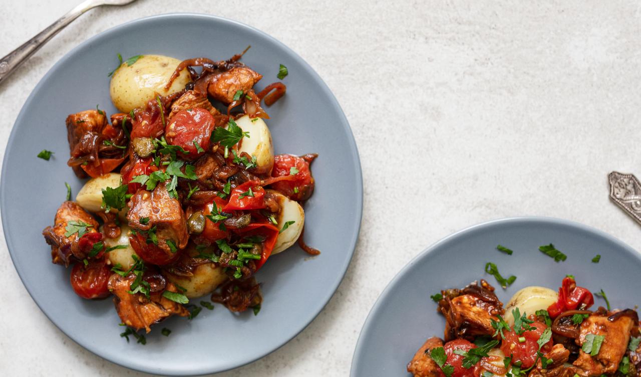 Recipe smoky tomato baked chicken baby potatoes