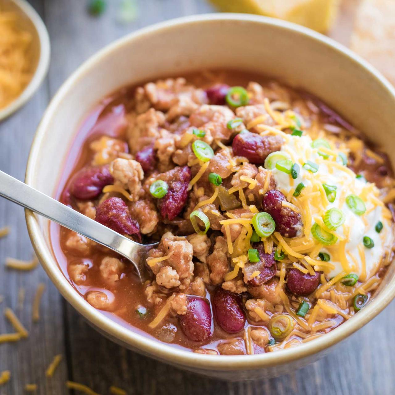 9 hearty chili recipes under 350 calories