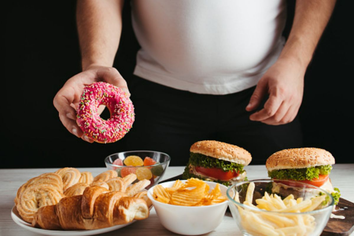 Ways to stop overeating on weekends according to dietitians