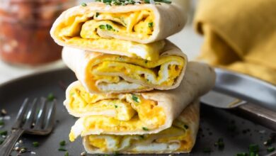 Egg and hummus breakfast wrap