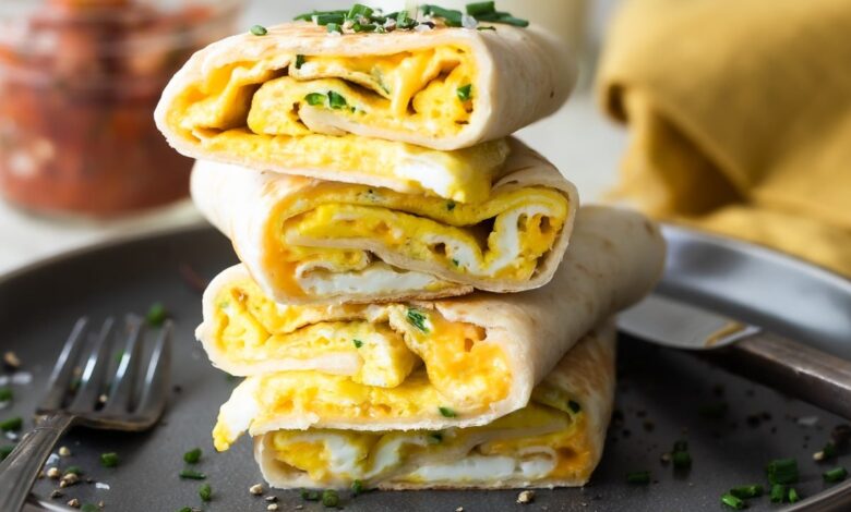 Egg and hummus breakfast wrap