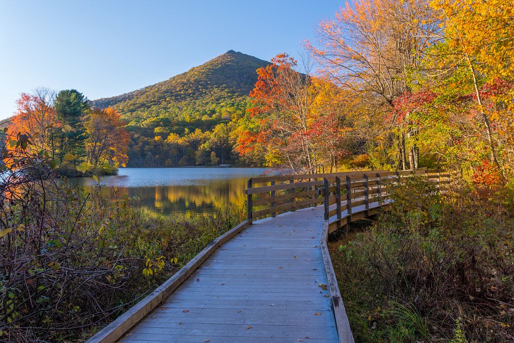 10 epic walks in the u s to enjoy fall foliage