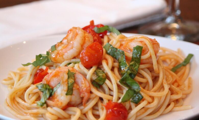 Spaghetti with roasted tomatoes shrimp