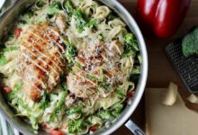 Cheesy chicken broccoli pasta