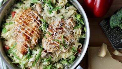 Cheesy chicken broccoli pasta