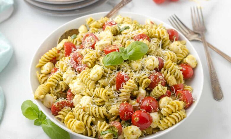 Pesto pasta salad with tomatoes and mozzarella