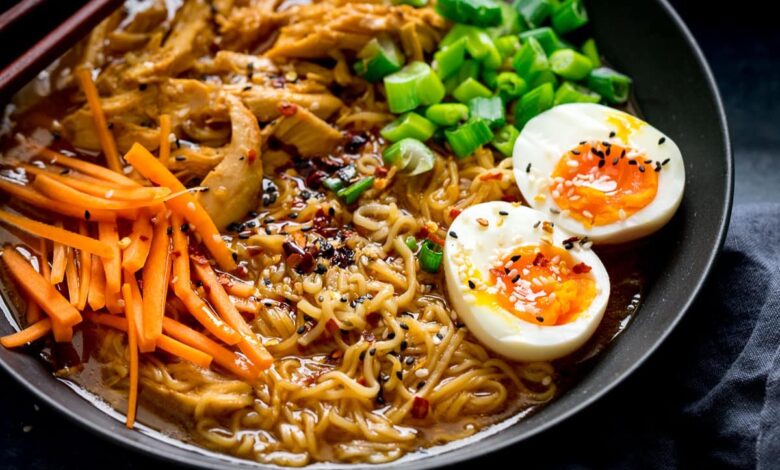 Recipe chicken ramen with quick pickled carrots