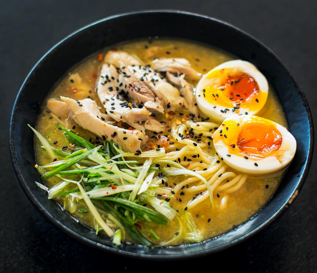 Recipe chicken ramen with quick pickled carrots