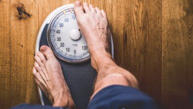 Experts debate should you weigh yourself every day