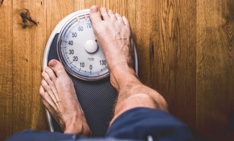 Experts debate should you weigh yourself every day