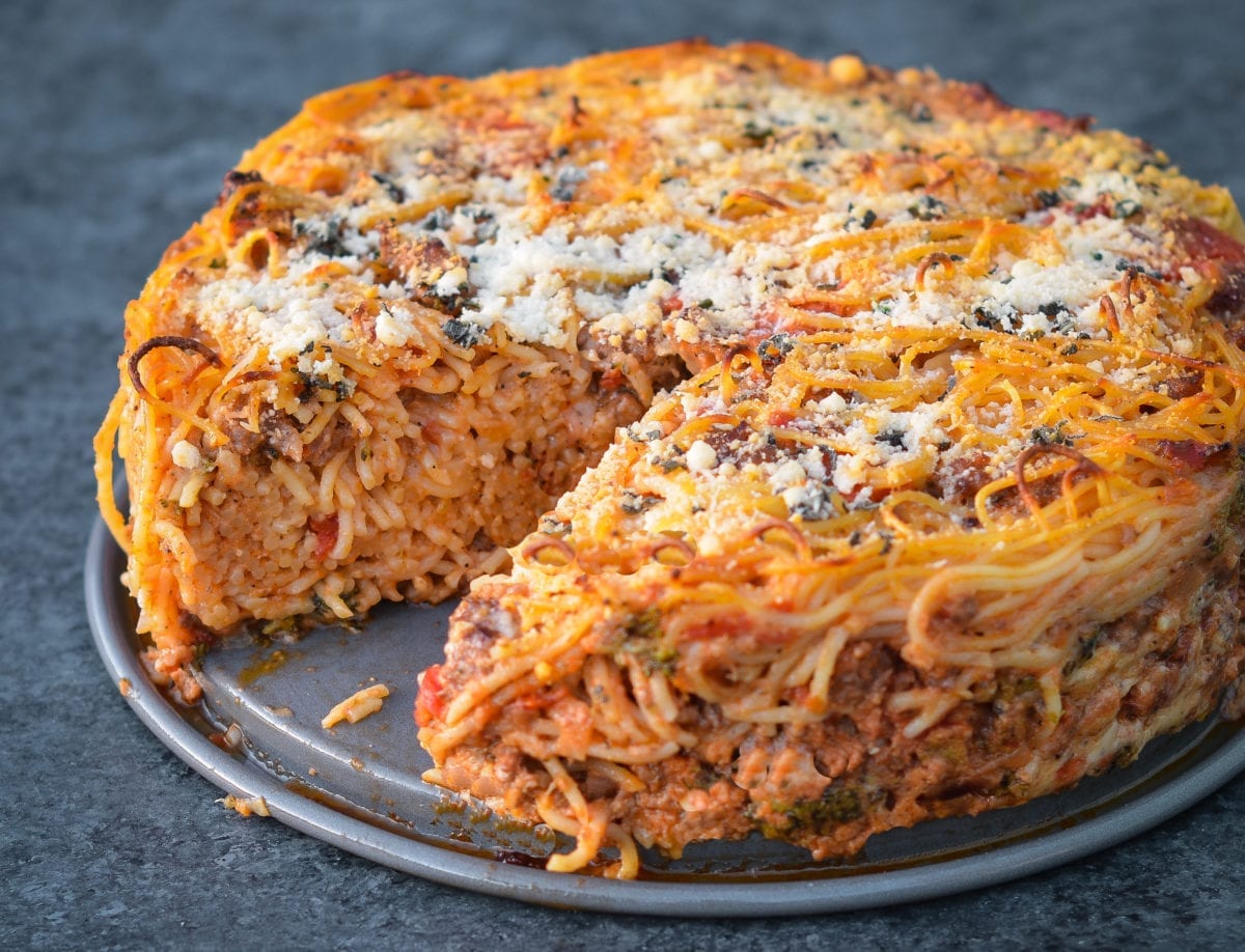 Spaghetti pie with white beans