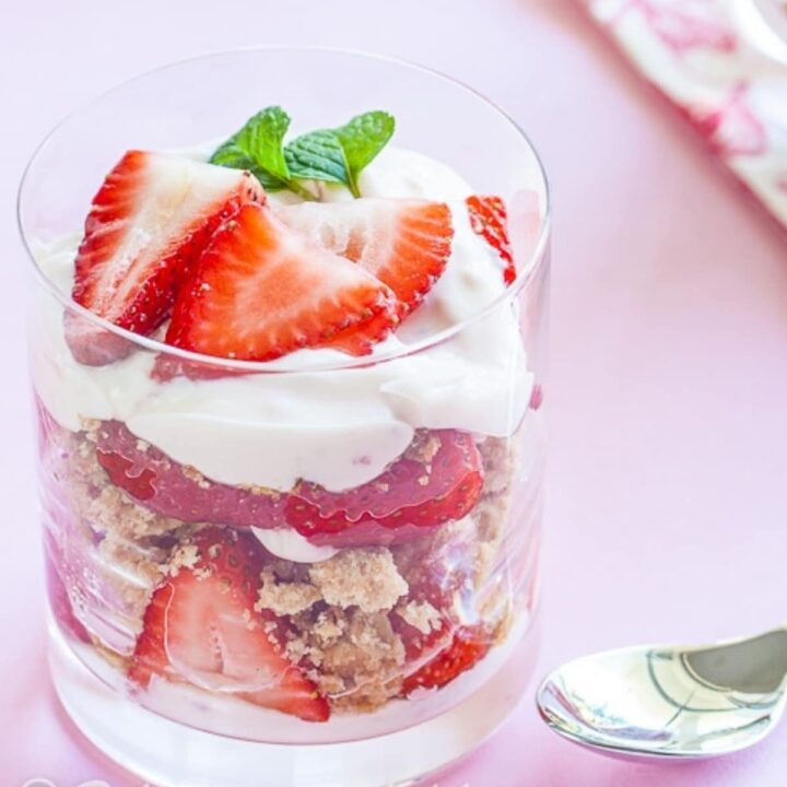 Strawberry cheesecake parfaits recipe