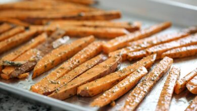 Baked sweet potato fries with spinach dip