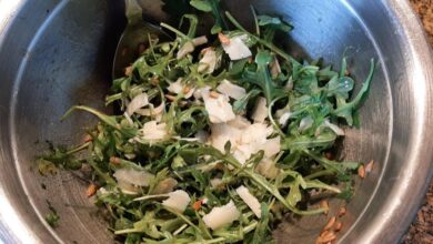 Arugula salad with balsamic pesto dressing