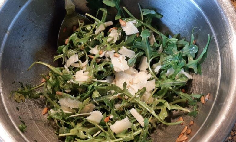 Arugula salad with balsamic pesto dressing