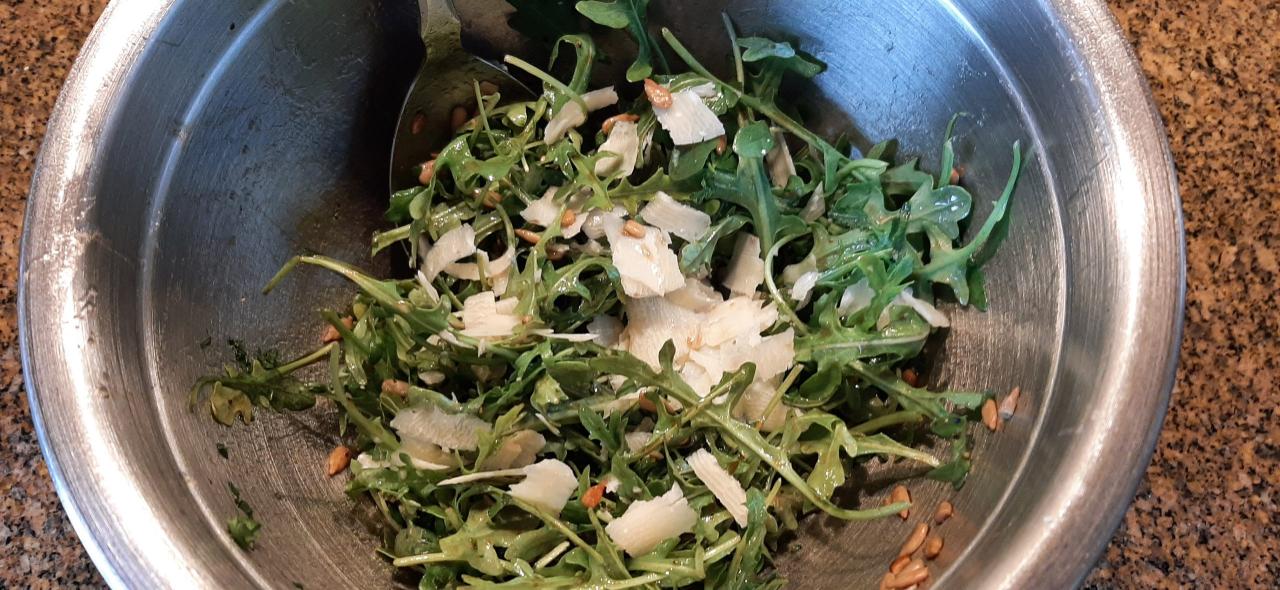 Arugula salad with balsamic pesto dressing