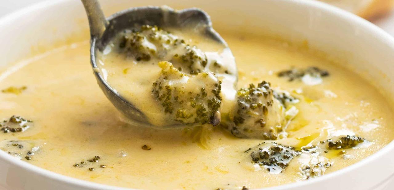 Roasted broccoli cheese soup