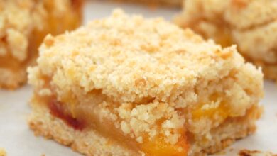 Peach crumble bars