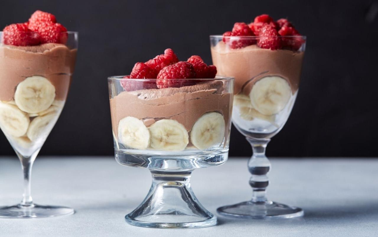 Dark chocolate yogurt pudding