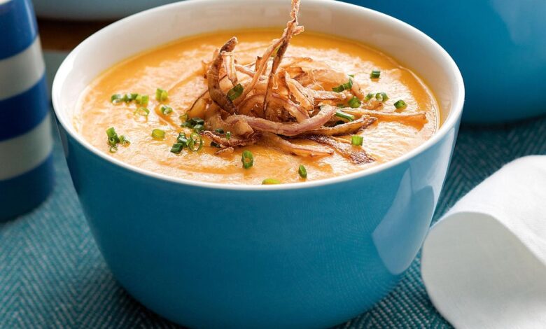 Creamy cauliflower and carrot soup