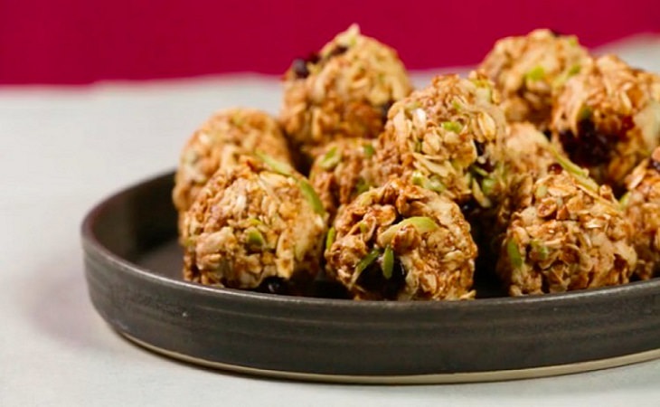 Apple pie energy bites